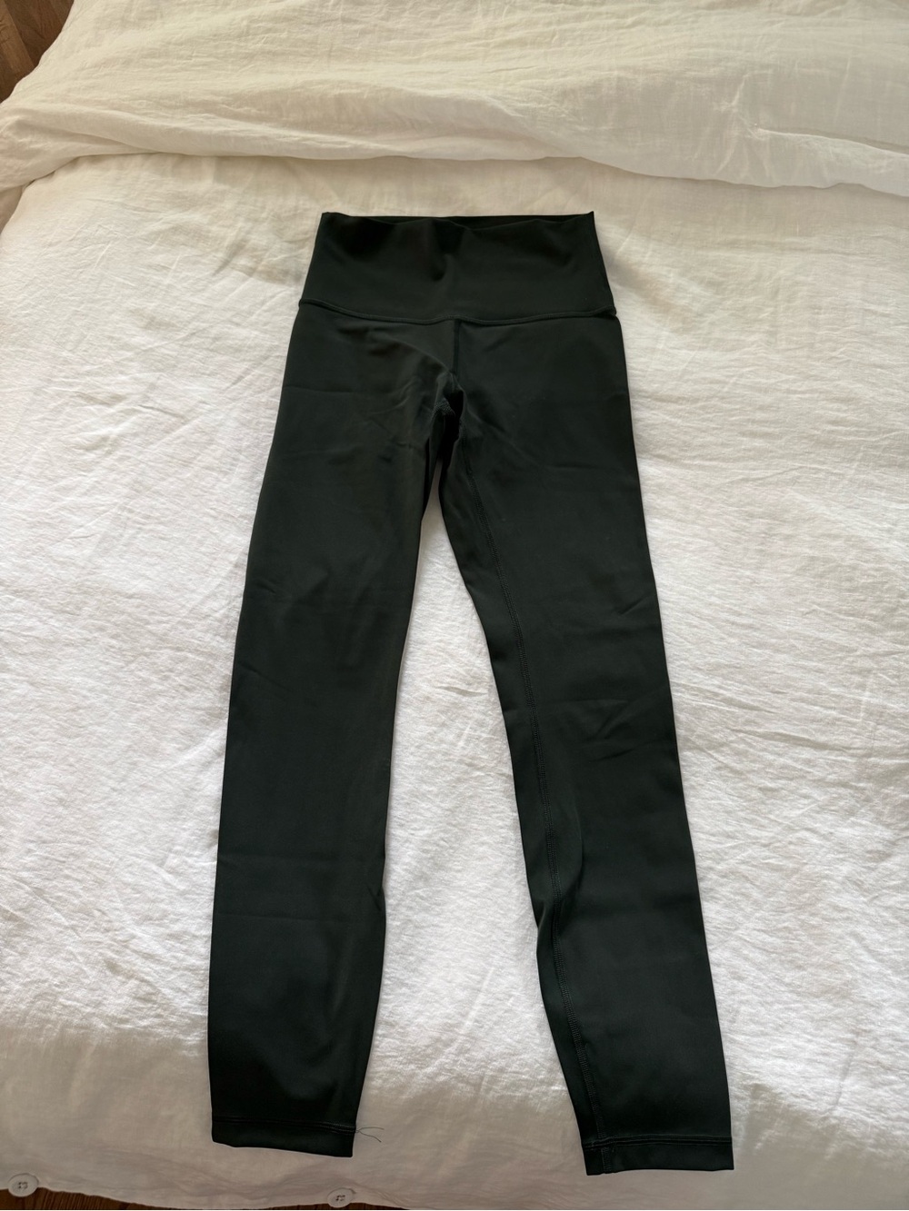 Lululemon Wunder under leggings size 4 rainforest green